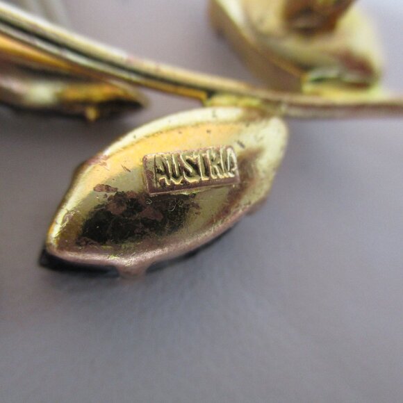 VTG Austrian Crystal Rhinestone Flower Brooch Gold Colored Crystal Rhinstones - Picture 8 of 9